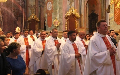 W uroczystej Mszy św. wzięli także udział kapłani wyświęceni w diecezji zamojsko - lubaczowskiej