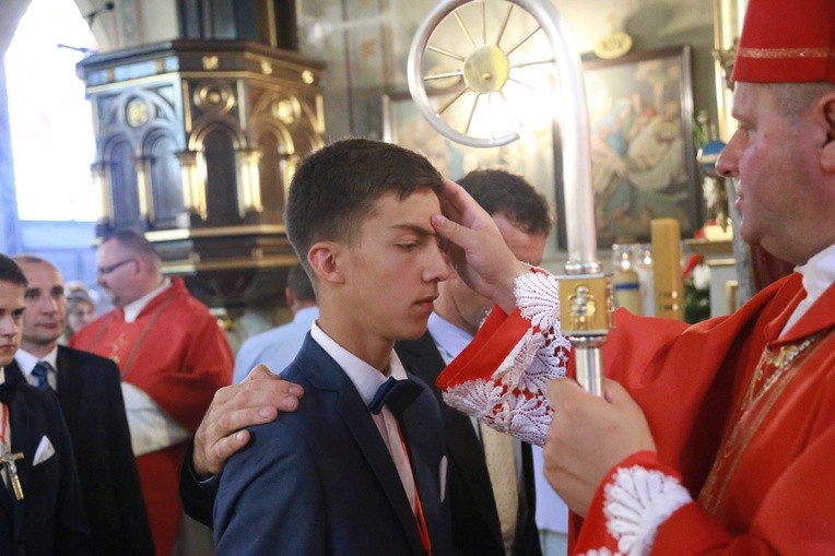 Bierzmowanie w Ujanowicach