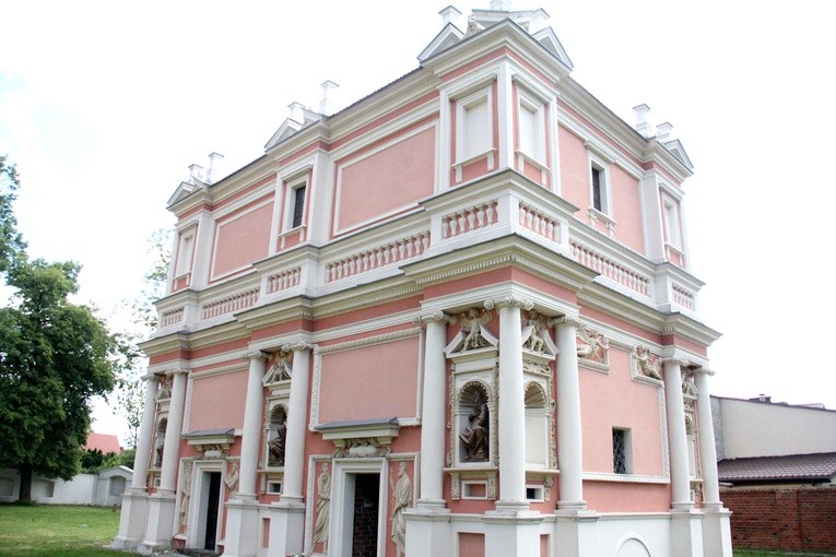 Kościół w Gołębiu i Domek Loretański