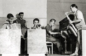 Koncert zespołu jazzowego Melomani w Ustroniu Morskim w 1958 r. Krzysztof Komeda przy pianinie.