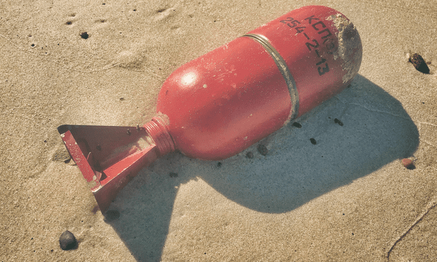 Pociski z obcego okrętu podwodnego na polskich plażach