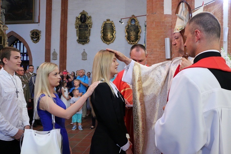 Bierzmowanie i 15-lecie bazyliki garnizonowej we Wrocławiu