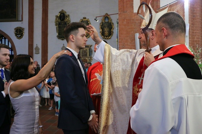 Bierzmowanie i 15-lecie bazyliki garnizonowej we Wrocławiu