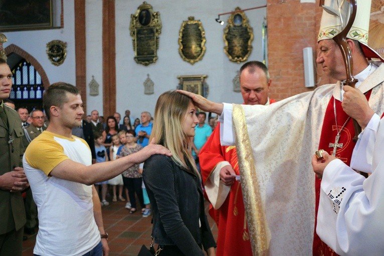 Bierzmowanie i 15-lecie bazyliki garnizonowej we Wrocławiu