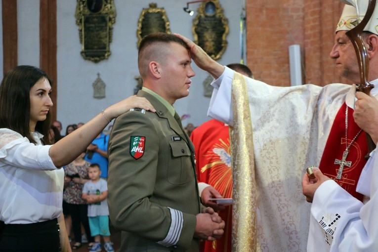 Bierzmowanie i 15-lecie bazyliki garnizonowej we Wrocławiu