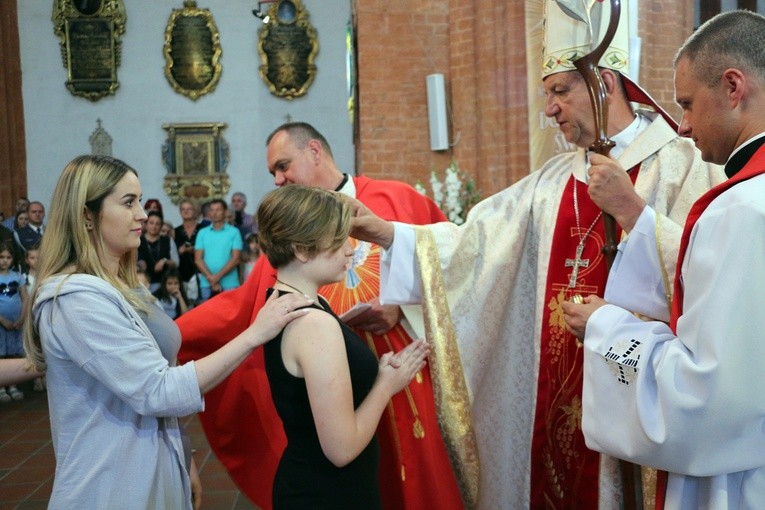Bierzmowanie i 15-lecie bazyliki garnizonowej we Wrocławiu