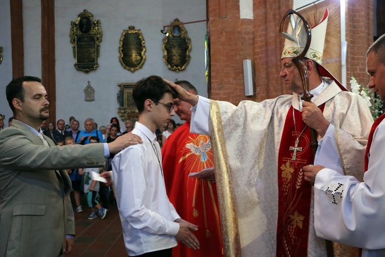 Bierzmowanie i 15-lecie bazyliki garnizonowej we Wrocławiu