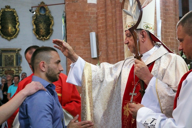 Bierzmowanie i 15-lecie bazyliki garnizonowej we Wrocławiu