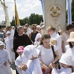 Tysiące warszawiaków na procesji Bożego Ciała