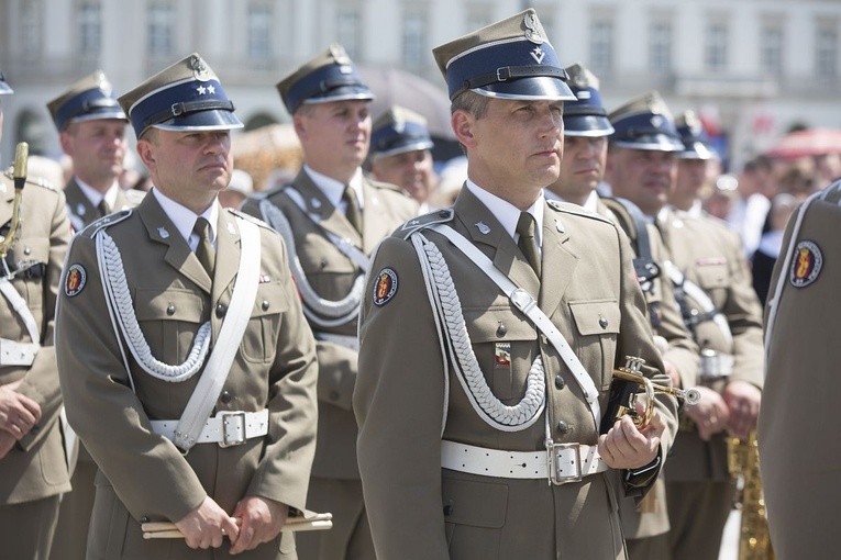 Tysiące warszawiaków na procesji Bożego Ciała