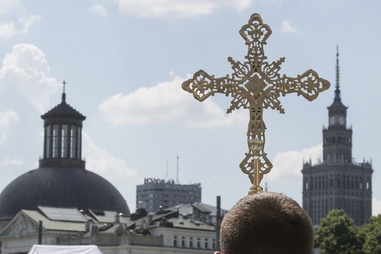 Tysiące warszawiaków na procesji Bożego Ciała