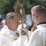 Tysiące warszawiaków na procesji Bożego Ciała