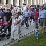 Tysiące warszawiaków na procesji Bożego Ciała