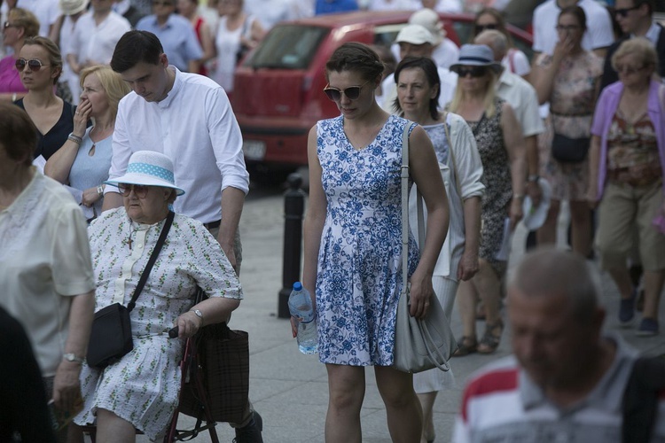 Tysiące warszawiaków na procesji Bożego Ciała