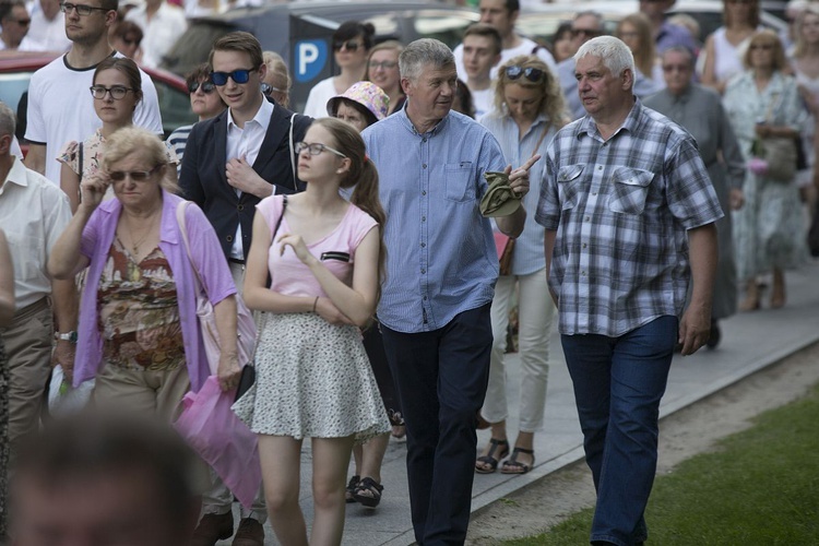 Tysiące warszawiaków na procesji Bożego Ciała