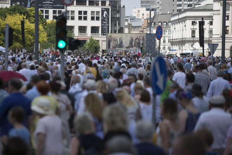 Tysiące warszawiaków na procesji Bożego Ciała