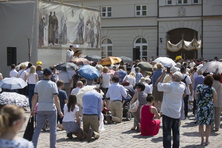 Tysiące warszawiaków na procesji Bożego Ciała