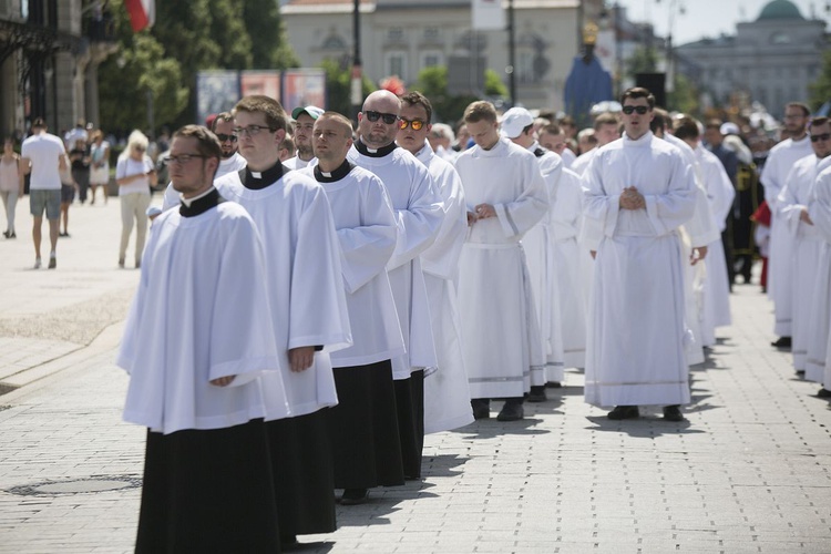 Tysiące warszawiaków na procesji Bożego Ciała