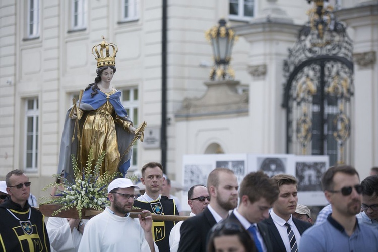 Tysiące warszawiaków na procesji Bożego Ciała