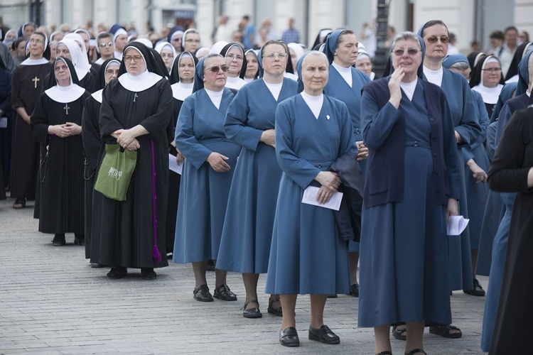 Tysiące warszawiaków na procesji Bożego Ciała