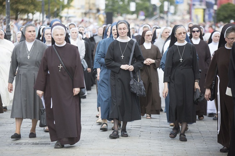 Tysiące warszawiaków na procesji Bożego Ciała