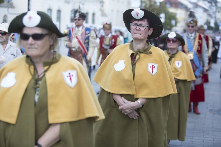 Tysiące warszawiaków na procesji Bożego Ciała