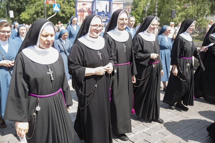 Tysiące warszawiaków na procesji Bożego Ciała