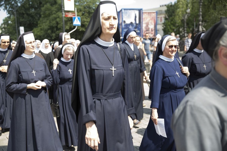 Tysiące warszawiaków na procesji Bożego Ciała