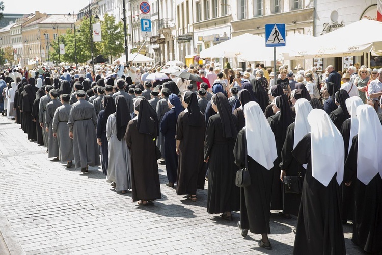 Tysiące warszawiaków na procesji Bożego Ciała