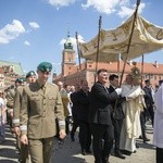 Tysiące warszawiaków na procesji Bożego Ciała