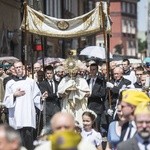 Tysiące warszawiaków na procesji Bożego Ciała