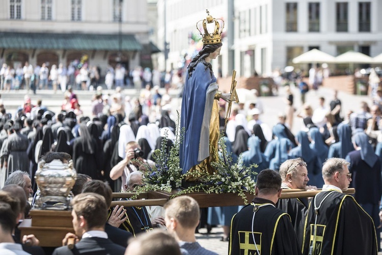 Tysiące warszawiaków na procesji Bożego Ciała