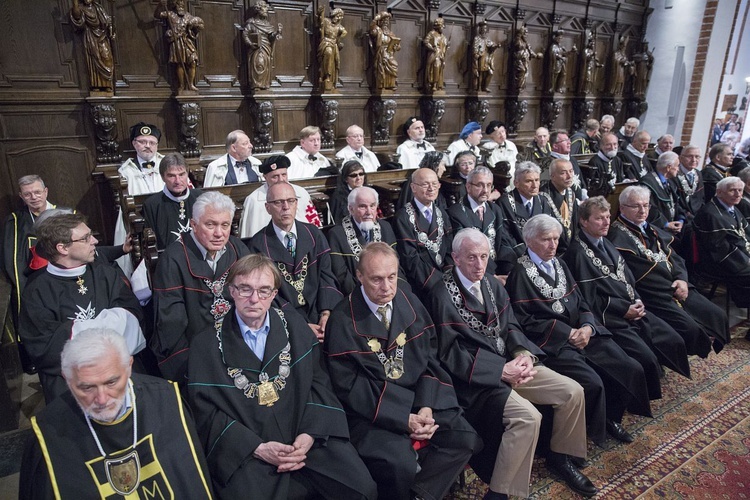 Tysiące warszawiaków na procesji Bożego Ciała