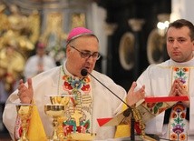 Mszy św. i procesji Bożego Ciała w Łowiczu przewodniczył nuncjusz apostolski w Polsce