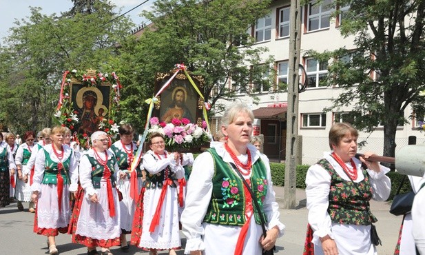 Szczęśliwi i Boże łowy na ulicach Milówki