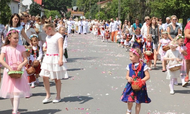 Szczęśliwi i Boże łowy na ulicach Milówki