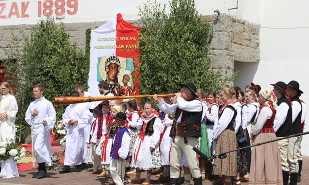 Szczęśliwi i Boże łowy na ulicach Milówki