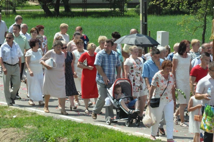 Procesja w Tarnobrzegu-Sobowie