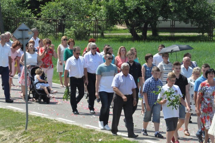 Procesja w Tarnobrzegu-Sobowie