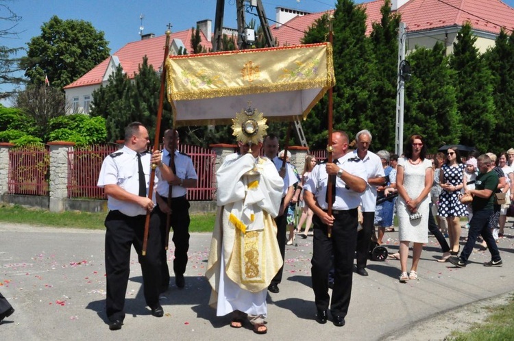 Procesja w Tarnobrzegu-Sobowie