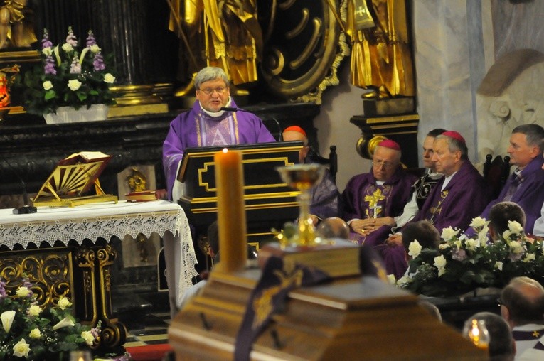 Pogrzeb ks. Antoniego Sołtysika w obiektywie Adama Wojnara