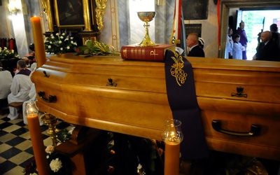 Pogrzeb ks. Antoniego Sołtysika w obiektywie Adama Wojnara