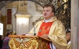 Dekrety o możliwości uzyskania odpustu zupełnego i błogosławieństwie papieskim odczytał ks. prał. Krzysztof Nykiel, regens Penitencjarii Apostolskiej.