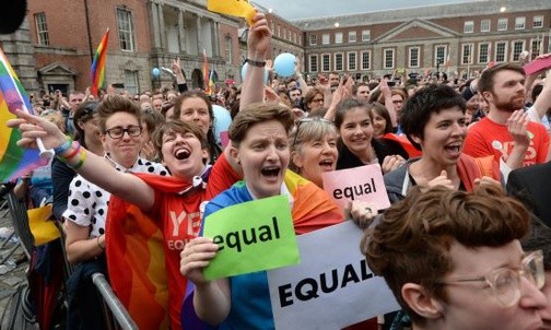 Irlandczycy cieszą się po ogłoszeniu wyników referendum w sprawie aborcji