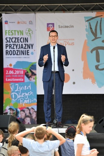 Premier: Duże rodziny dźwigają na sobie ciężar kolejnych 100 lat naszej niepodległości