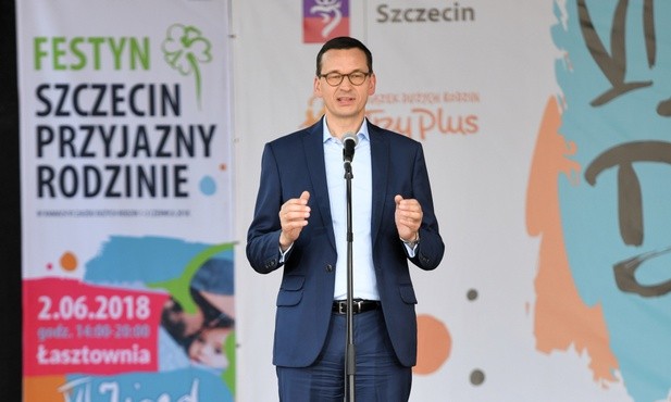 Premier: Duże rodziny dźwigają na sobie ciężar kolejnych 100 lat naszej niepodległości