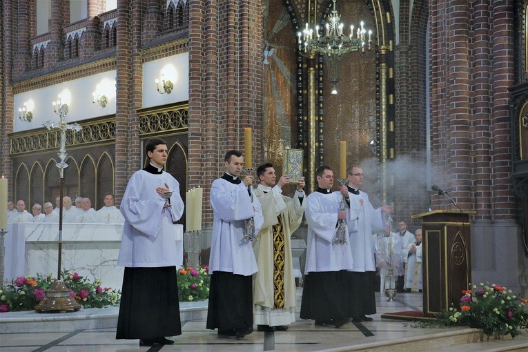 Ośmiu nowych kapłanów na Pradze