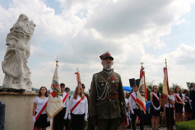 Msza św. i odsłonięcie pomnika w Morawicy