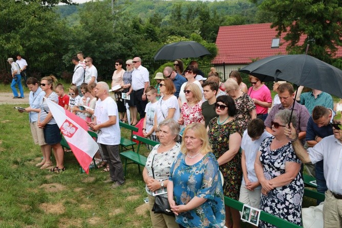 Msza św. i odsłonięcie pomnika w Morawicy