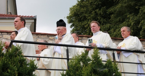 Msza św. i odsłonięcie pomnika w Morawicy